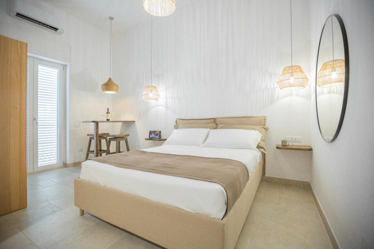 Filia Solis - Old Town Suites & Spa Бриндизи Экстерьер фото