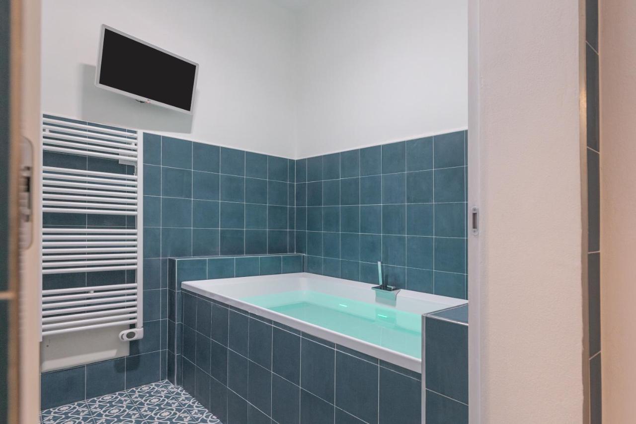 Filia Solis - Old Town Suites & Spa Бриндизи Экстерьер фото